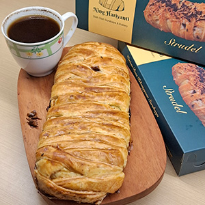 Strudel Apel Surabaya