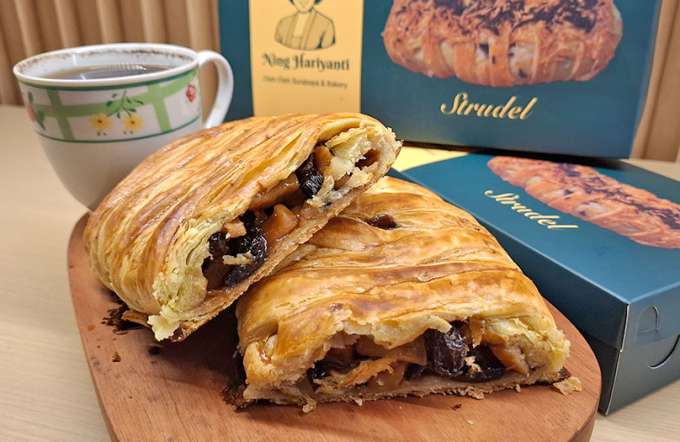 Strudel Apel di Surabaya